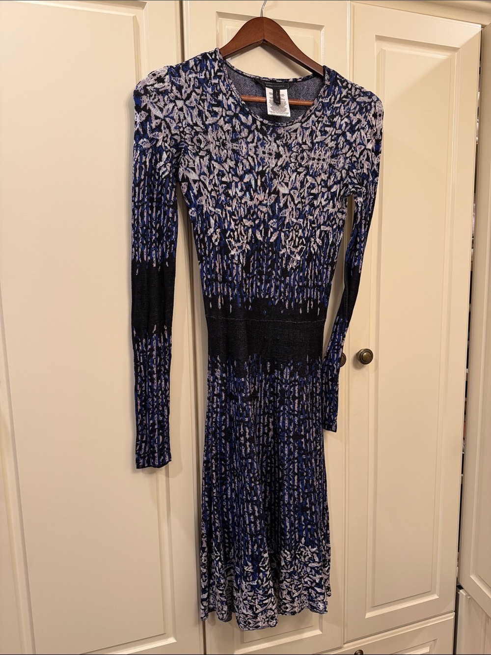 BCBGMaxAzria Silk Black and Blue Long-Sleeve Patterned Knit Dress